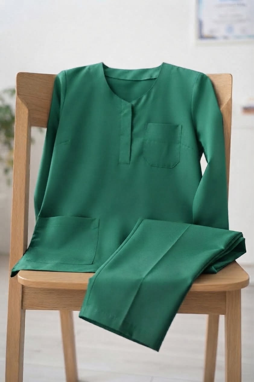 PROFESSIONAL FEMALE SOFIA SCRUB SUIT / SHORT LENGTH SLEEK SOFIA SCRUB SUIT