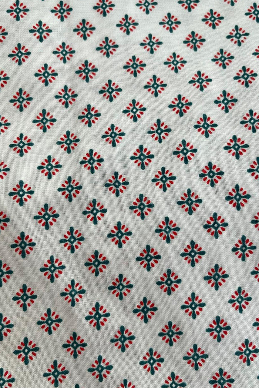 UNISEX STAR RED/GREEN PRINTED PATIENT GOWN STYLE BORAS